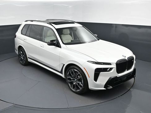 New 2026 BMW X7 M60i image 1