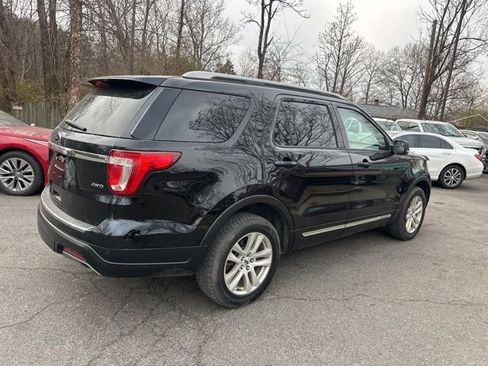 Used 2018 Ford Explorer XLT w/ Equipment Group 202A image 10