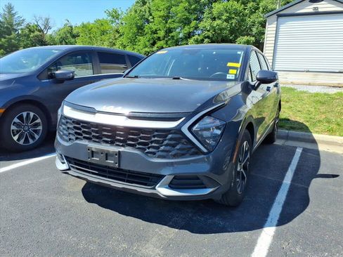 Used 2023 Kia Sportage EX FWD image 3