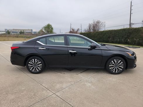 Used 2025 Nissan Altima 2.5 SV image 4