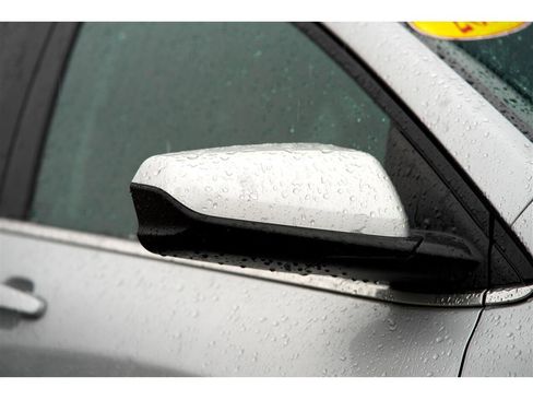 Used 2021 Chevrolet Equinox LT image 17