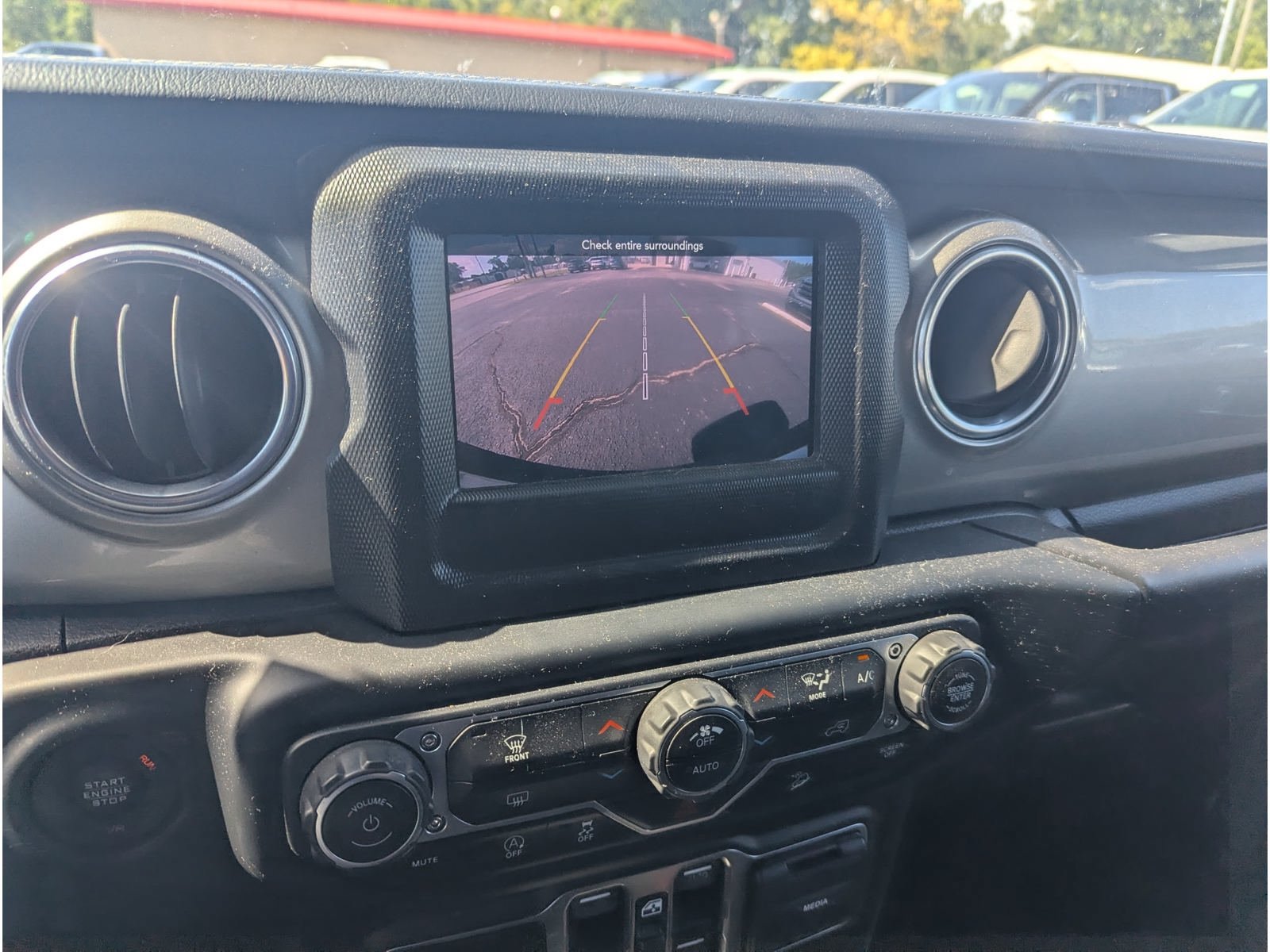 Used 2019 Jeep Wrangler Unlimited Sahara AWD/4WD image 19