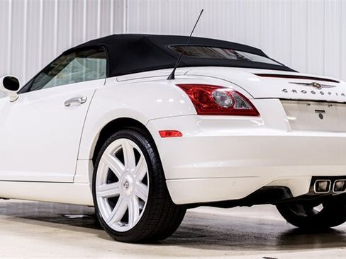 Used 2005 Chrysler Crossfire Limited RWD image 5