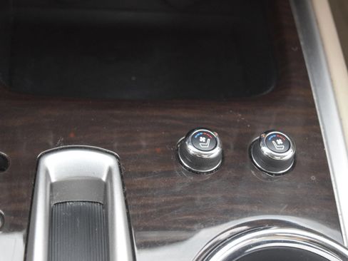 Used 2013 Nissan Pathfinder Platinum w/ Platinum Premium Pkg FWD image 22
