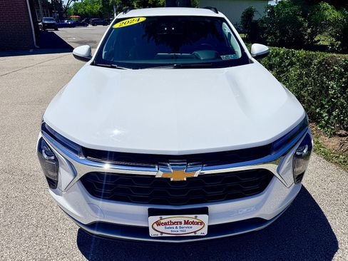 Used 2024 Chevrolet Trax LT w/ Driver Confidence Package FWD image 9
