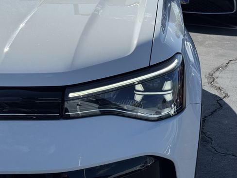 Used 2025 Volkswagen Taos SE AWD/4WD image 6