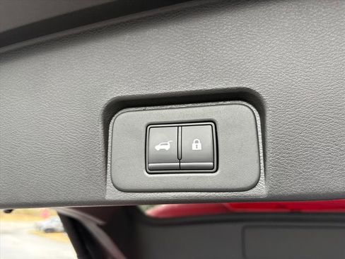 Certified 2025 Nissan Rogue SV image 25