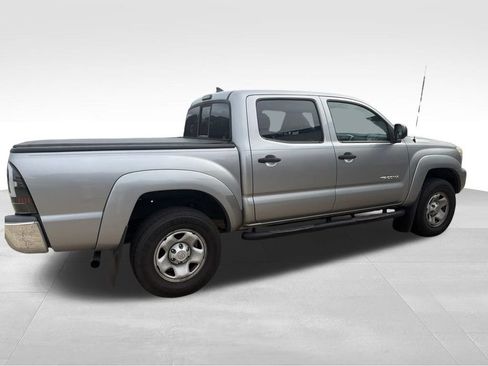 Used 2015 Toyota Tacoma PreRunner w/ SR5 Package RWD image 11
