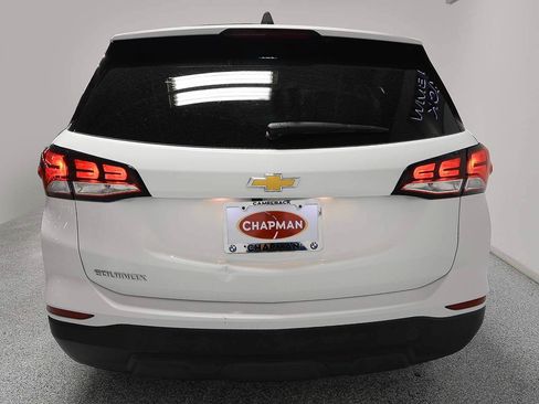 Used 2022 Chevrolet Equinox LS w/ LS Convenience Package FWD image 4