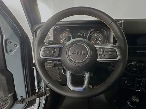 Used 2024 Jeep Wrangler Sahara image 12