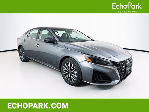 Used 2025 Nissan Altima 2.5 SV FWD image 1