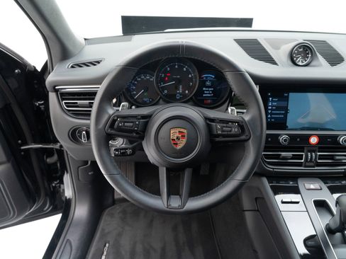 Certified 2025 Porsche Macan image 20