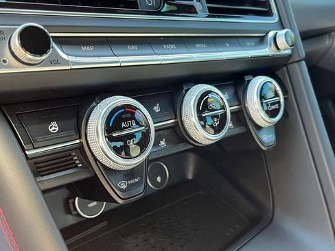 Used 2022 Genesis G70 3.3T RWD image 15