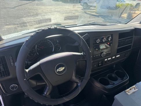 Used 2013 Chevrolet Express 2500 Express image 15