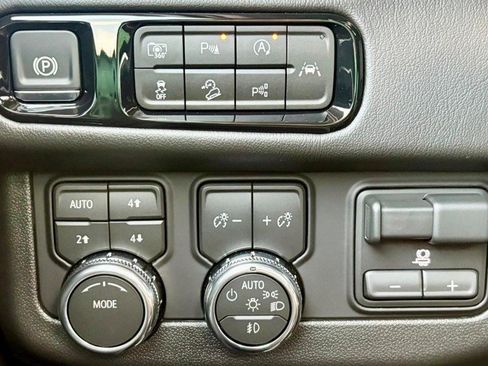 Used 2026 GMC Yukon XL Denali w/ Denali Reserve Package AWD/4WD image 23
