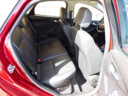 Used 2015 Ford Focus SE w/ Equipment Group 201A image 28