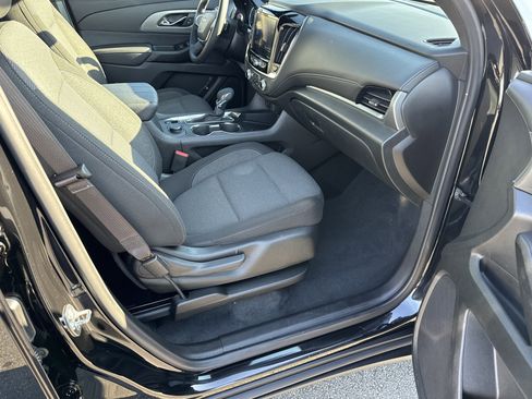 Used 2023 Chevrolet Traverse LT image 18