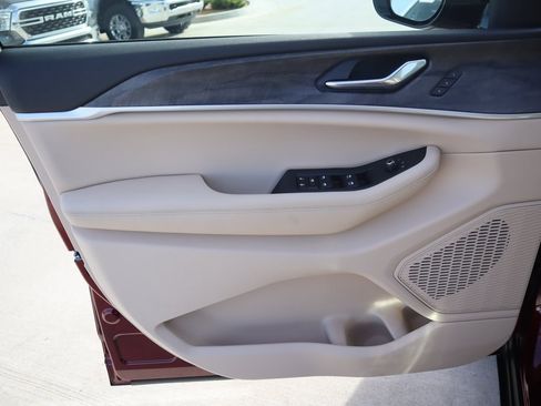 New 2025 Jeep Grand Cherokee Limited image 17