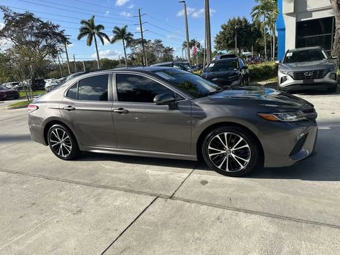 Used 2019 Toyota Camry SE image 19