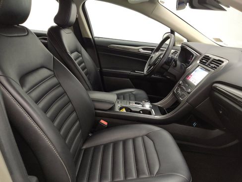 Used 2019 Ford Fusion SEL image 21