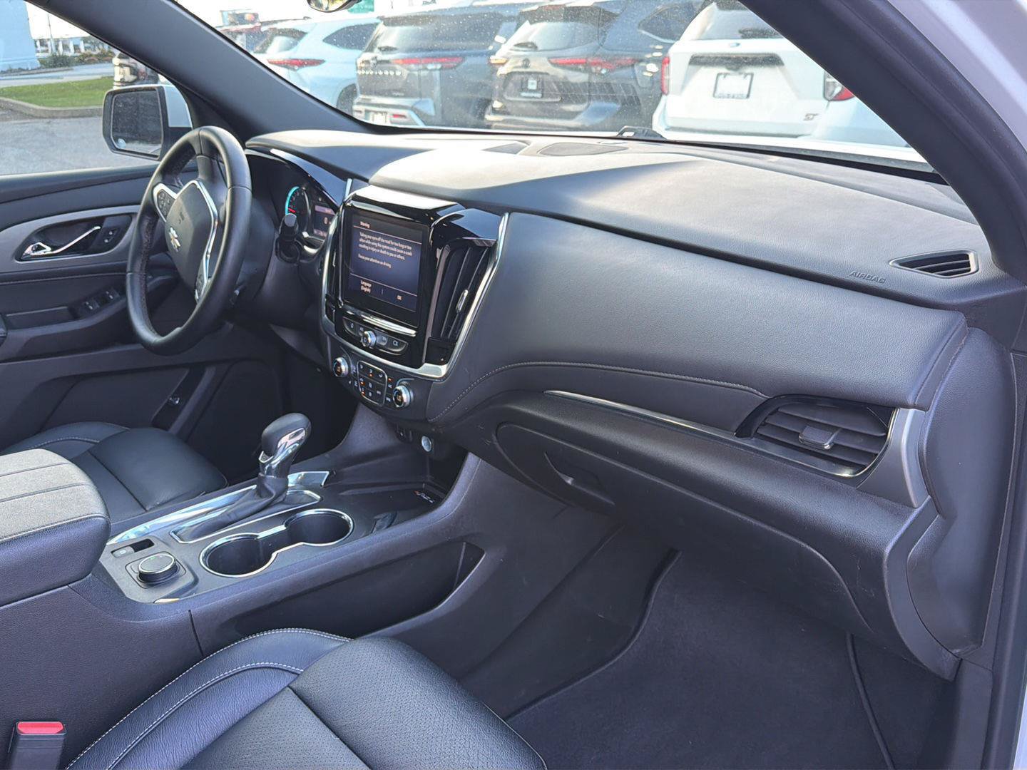 Used 2023 Chevrolet Traverse LT FWD image 17