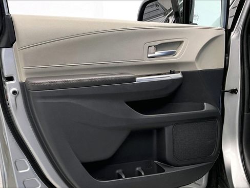 Used 2024 Toyota Sienna XLE image 18