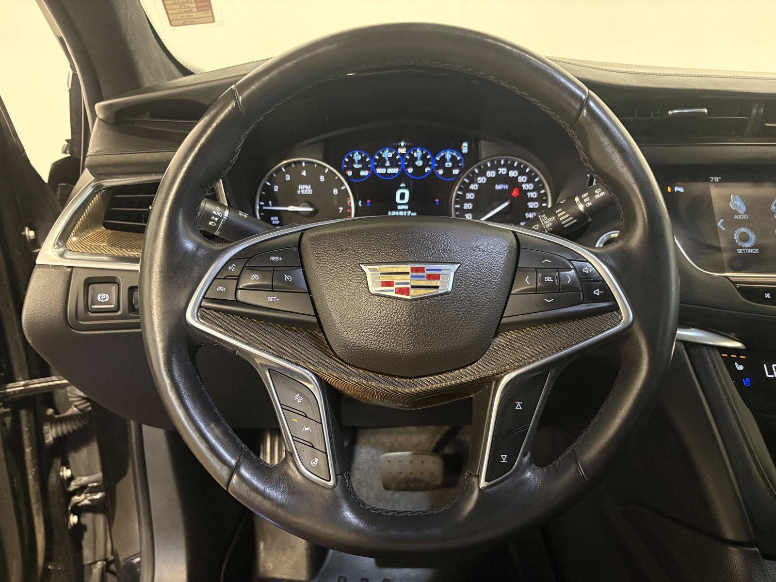Used 2017 Cadillac XT5 Platinum AWD/4WD image 19