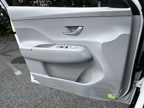 New 2026 Hyundai Kona SE image 15