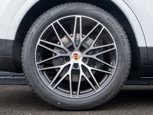 New 2026 Porsche Cayenne image 14