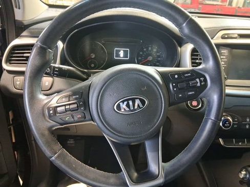 Used 2017 Kia Sorento LX w/ LX Convenience Package image 16