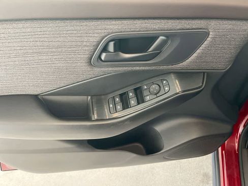 Used 2023 Nissan Rogue S AWD/4WD image 13