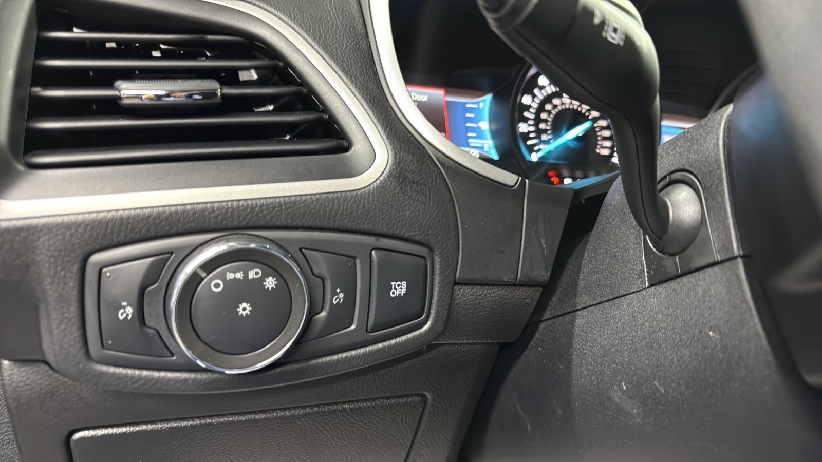Used 2021 Ford Edge SE FWD image 17