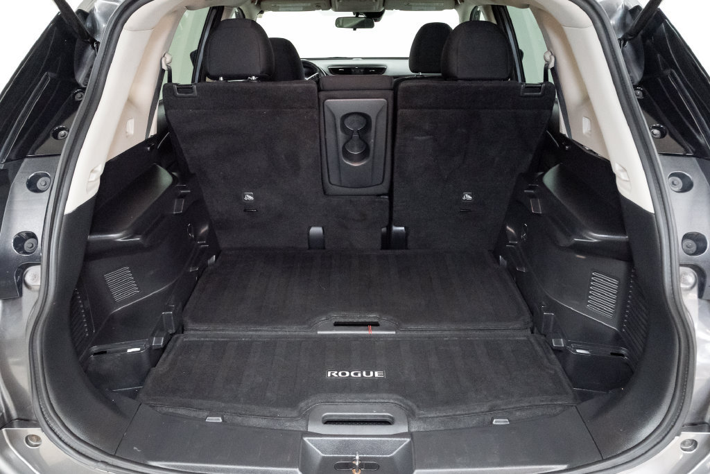 Used 2020 Nissan Rogue S w/ Special Edition Package FWD image 29