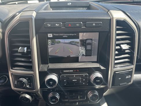 Used 2018 Ford F150 Lariat w/ Equipment Group 502A Luxury AWD/4WD image 17