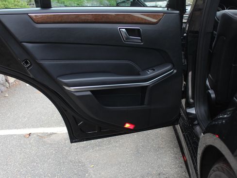 Used 2016 Mercedes-Benz E 350 4MATIC Sedan image 14