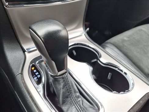 Used 2019 Jeep Grand Cherokee Altitude AWD/4WD image 18