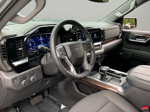 Used 2025 Chevrolet Silverado 1500 LT Trail Boss w/ Convenience Package II AWD/4WD image 20