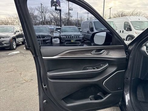 Certified 2022 Jeep Grand Cherokee Limited w/ MOPAR Finishing Package image 37