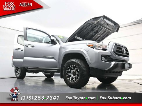 Used 2021 Toyota Tacoma SR5 AWD/4WD image 38