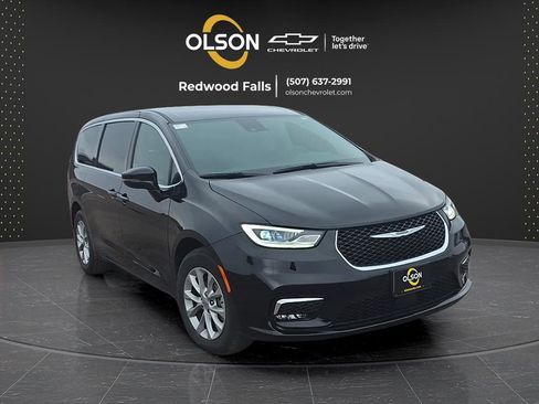 Used 2025 Chrysler Pacifica Select AWD/4WD image 12