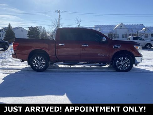 Used 2017 Nissan Titan SL image 6