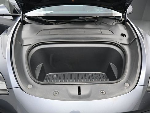 Used 2023 Tesla Model Y Long Range image 39