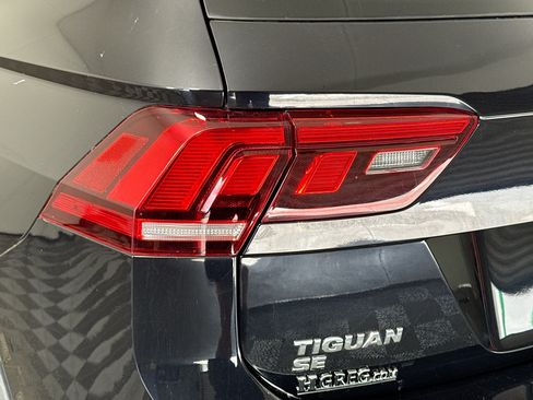 Used 2020 Volkswagen Tiguan SE FWD image 36