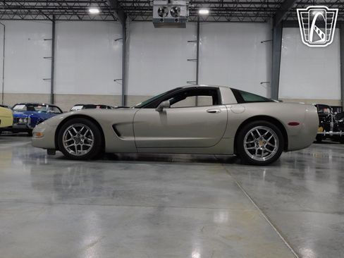 Used 1999 Chevrolet Corvette Coupe w/ Memory Pkg RWD image 22