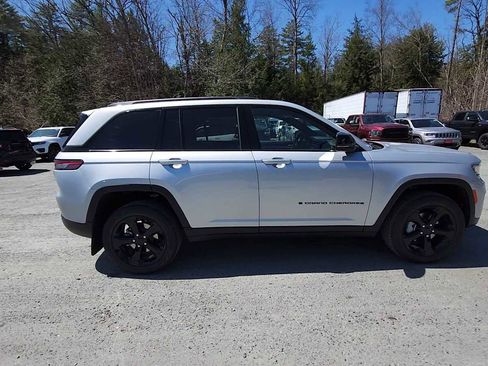 New 2024 Jeep Grand Cherokee Limited w/ Black Appearance Package image 9