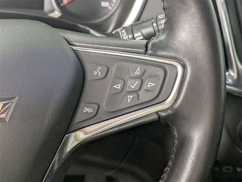 Used 2021 Chevrolet Equinox LT image 19