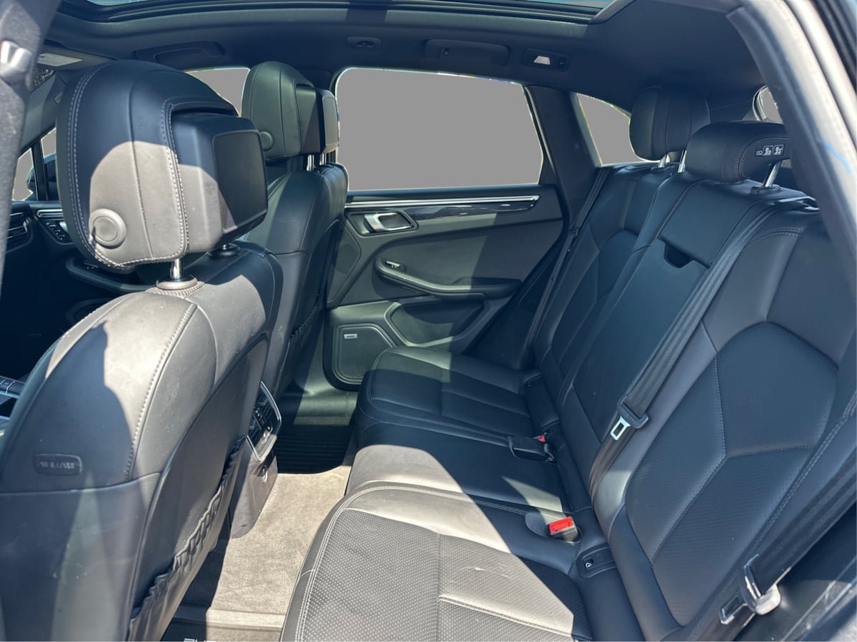 Used 2020 Porsche Macan w/ Premium Package Plus AWD/4WD image 43