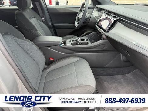 Used 2026 Jeep Cherokee Laredo AWD/4WD image 13