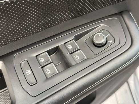 Used 2024 Volkswagen Atlas Cross Sport SE w/ Panoramic Sunroof Package image 13