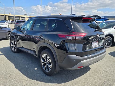 Used 2023 Nissan Rogue SV FWD image 3